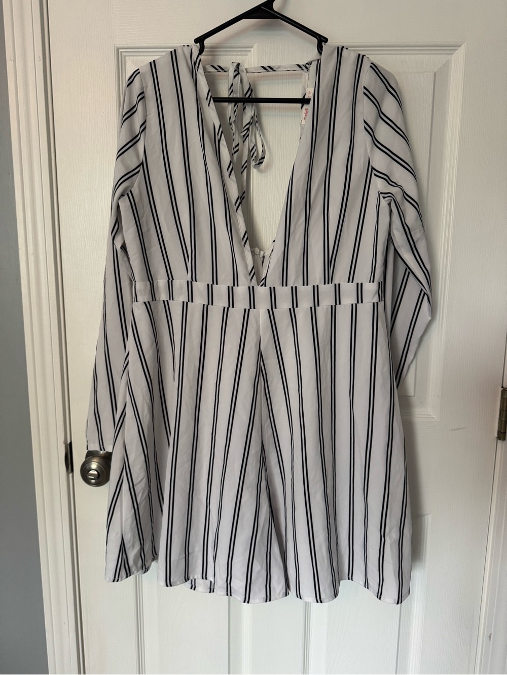 ROMWE White V-Neck Long Sleeve Striped Tunic